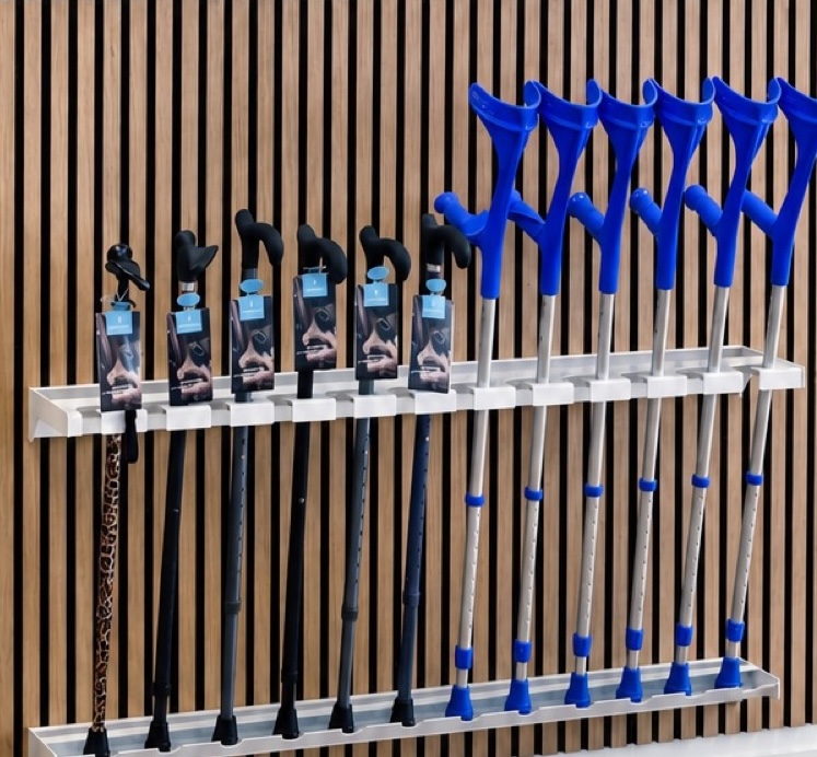 Unterarmgehstützen und Hilfsmittelversorgung nach Hüft-TEP